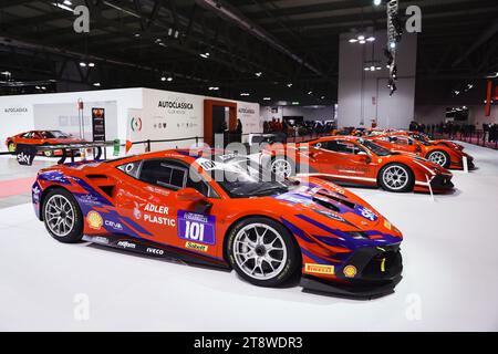 Una visione generale di uno stand fieristico a Milano AutoClassica a Rho Fieramilano a Rho Fieramilano il 19 novembre 2023 a Milano (foto di Alessandro Bremec/NurPhoto) Foto Stock