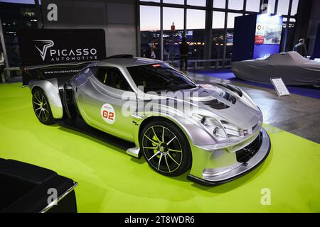 Una visione generale di uno stand fieristico a Milano AutoClassica a Rho Fieramilano a Rho Fieramilano il 19 novembre 2023 a Milano (foto di Alessandro Bremec/NurPhoto) Foto Stock