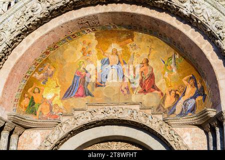 Dettagli dell'ingresso di St Basilica di Marco a Venezia, Italia Foto Stock