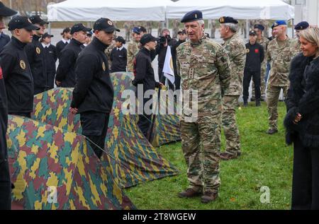 Marche EN Famenne, Belgio. 21 novembre 2023. Re Filippo - Filip del Belgio raffigurato durante una visita reale al campo militare di re Alberto nelle Marche-en-Famenne, come parte delle sue tradizionali visite di lavoro alla difesa, martedì 21 novembre 2023. Il re incontra soldati e civili in addestramento ed è informato sui vari statuti all'interno della difesa, della cooperazione reciproca e della politica del personale. BELGA PHOTO VIRGINIE LEFOUR Credit: Belga News Agency/Alamy Live News Foto Stock