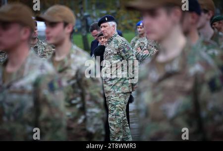 Marche EN Famenne, Belgio. 21 novembre 2023. Re Filippo - Filip del Belgio raffigurato durante una visita reale al campo militare di re Alberto nelle Marche-en-Famenne, come parte delle sue tradizionali visite di lavoro alla difesa, martedì 21 novembre 2023. Il re incontra soldati e civili in addestramento ed è informato sui vari statuti all'interno della difesa, della cooperazione reciproca e della politica del personale. BELGA PHOTO VIRGINIE LEFOUR Credit: Belga News Agency/Alamy Live News Foto Stock