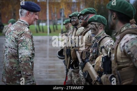 Marche EN Famenne, Belgio. 21 novembre 2023. Re Filippo - Filip del Belgio raffigurato durante una visita reale al campo militare di re Alberto nelle Marche-en-Famenne, come parte delle sue tradizionali visite di lavoro alla difesa, martedì 21 novembre 2023. Il re incontra soldati e civili in addestramento ed è informato sui vari statuti all'interno della difesa, della cooperazione reciproca e della politica del personale. BELGA PHOTO VIRGINIE LEFOUR Credit: Belga News Agency/Alamy Live News Foto Stock