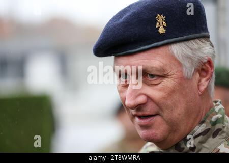 Marche EN Famenne, Belgio. 21 novembre 2023. Re Filippo - Filip del Belgio raffigurato durante una visita reale al campo militare di re Alberto nelle Marche-en-Famenne, come parte delle sue tradizionali visite di lavoro alla difesa, martedì 21 novembre 2023. Il re incontra soldati e civili in addestramento ed è informato sui vari statuti all'interno della difesa, della cooperazione reciproca e della politica del personale. BELGA PHOTO VIRGINIE LEFOUR Credit: Belga News Agency/Alamy Live News Foto Stock