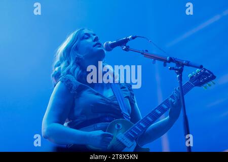 Città del Messico, Messico. 19 novembre 2023. 19 novembre 2023, città del Messico, Messico: Corin Tucker, membro della band Sleater-Kinney, si esibisce sul palco durante il terzo giorno del Corona Capital 2023 Music Festival all'autodromo Hermanos Rodriguez. Il 19 novembre 2023 a città del Messico, Messico. (Foto di Essene Hernandez/Eyepix/Sipa USA) credito: SIPA USA/Alamy Live News Foto Stock