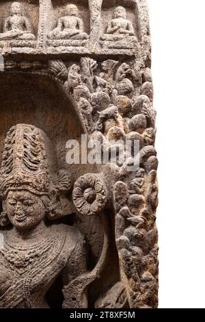 Padmapani Avalokiteshvara. Baneswaranasi, Narasinghpur, Cuttack. XI secolo d.C. Bodhisattva come portatore di loto Padmapani era una forma favorita di Aval Foto Stock