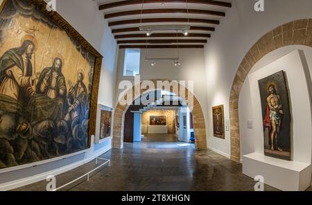 PALMA, SPAGNA - SETTEMBRE 20.2023: Interno del Museo di Arte Sacra di Maiorca (Museu Diocesà de Mallorca), nel Palazzo Vescovo, un edificio del 13T. Foto Stock