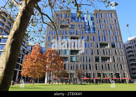 Nuovo edificio di punta del quartier generale di Google DeepMind, di proprietà di Alphabet, la società di intelligenza artificiale, in Handyside Street nel Knowledge Quarter a Kings Cross, Londra. Foto Stock