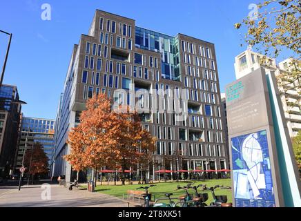 Nuovo edificio di punta del quartier generale di Google DeepMind, di proprietà di Alphabet, la società di intelligenza artificiale, in Handyside Street nel Knowledge Quarter a Kings Cross, Londra. Foto Stock