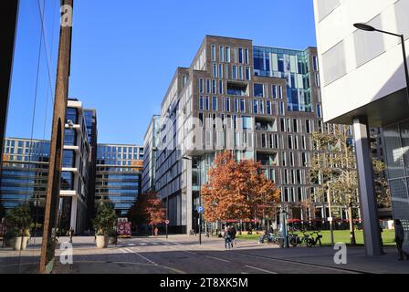 Nuovo edificio di punta del quartier generale di Google DeepMind, di proprietà di Alphabet, la società di intelligenza artificiale, in Handyside Street nel Knowledge Quarter a Kings Cross, Londra. Foto Stock