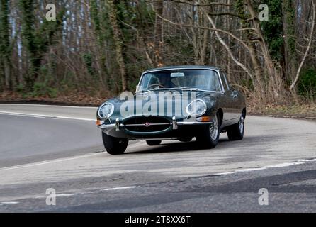 Jaguar e Type 4,3 Coupé a testa fissa serie 1,5, classica auto sportiva britannica Foto Stock