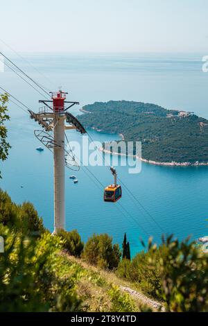 Dubrovnik dall'alto, funivia per il monte srd Foto Stock