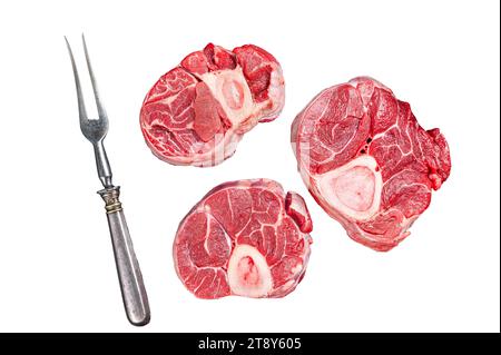 Codolo di vitello osso buco fresco pronto per la cottura, codolo di vitello crudo tagliato a croce. Isolata, sfondo bianco Foto Stock