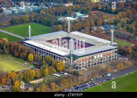 Luftbild, Bundesligastadion RheinEnergieStadion des 1. FC Köln, ehemals Müngersdorfer Stadion Fußballplatz und Trainingsplätze umgeben von herbstlichen Laubbäumen, Müngersdorf, Köln, Rheinland, Nordrhein-Westfalen, Deutschland ACHTUNGxMINDESTHONORARx60xEURO *** Vista aerea, stadio della Bundesliga RheinEnergieStadion di 1 FC Köln, ex campo di calcio e di allenamento Müngersdorfer Stadion circondato da alberi decidui autunnali, Müngersdorf, Colonia, Renania settentrionale-Vestfalia, Germania ACHTUNGxMINDESTHONORARx60xEURO credito: Imago/Alamy Live News Foto Stock