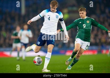 Liverpool martedì 21 novembre 2023. Jarrad Branthwaite #4 dell'Inghilterra durante la partita del girone F del Campionato europeo Under 21 tra Inghilterra e Irlanda del Nord a Goodison Park, Liverpool martedì 21 novembre 2023. (Foto: Mike Morese | mi News) crediti: MI News & Sport /Alamy Live News Foto Stock