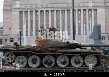 Il T-72 B3, principale carro armato da battaglia russo, utilizzato per attaccare l'Ucraina nel febbraio 2022 fino a quando gli ucraini non lo distrussero vicino a Kiev, in mostra a Helsinki, Finlandia. Foto Stock