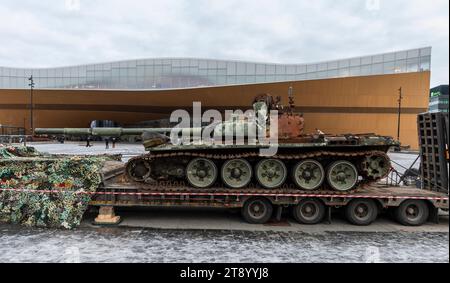 Il T-72 B3, principale carro armato da battaglia russo, utilizzato per attaccare l'Ucraina nel febbraio 2022 fino a quando gli ucraini non lo distrussero vicino a Kiev, in mostra a Helsinki, Finlandia. Foto Stock