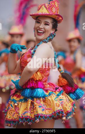 Lima, Perù, sabato 18 novembre 2023. Ballerini nella tradizionale parata per la Festa della Vergine della Candelaria nel centro di Lima Foto Stock