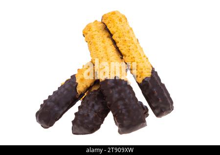 Biscotti italiani con glassa al cioccolato isolati su fondo bianco Foto Stock