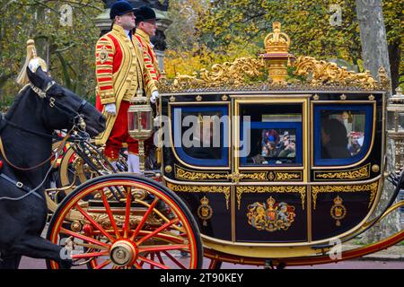 Londra, Regno Unito, 21 novembre 2023, il re e la regina hanno formalmente dato il benvenuto al presidente sudcoreano Yoon Suk Yeol e alla First Lady durante la visita di Stato a Londra, Andrew Lalchan Photography/Alamy Live News Foto Stock