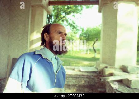 Monastero di Mera, Contea di Vrancea, Romania, circa 1997. Pittore responsabile del restauro durante gli anni '90 Foto Stock