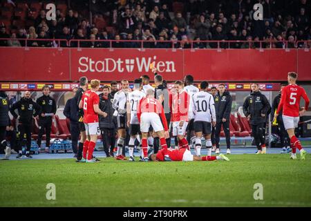 Vienna, Austria 21 novembre 2023 cartellino rosso per Leroy sana durante l'amichevole tra Austria e Germania allo stadio Ernst Happel di Vienna Foto Stock