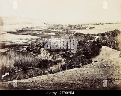 Laramie Valley, from Sheephead Mountains, c. 1870, Andrew Joseph Russell; autore: Ferdinand V. Hayden, American, 1830 - 1902, 6 x 8 1/16 in. (15,24 x 20,48 cm) (immagine)9 3/16 x 15/16" (23,34 x 30,32 cm) (Mount), stampa albume, Stati Uniti, XIX secolo Foto Stock