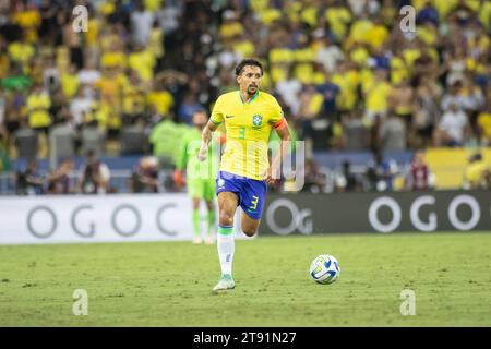 21 novembre 2023, Rio de Janeiro, Rio de Janeiro, Brasile, Brasile: il brasiliano Marquinhos guida la palla durante una partita tra Brasile e Argentina nell'ambito della qualificazione sudamericana della Coppa del mondo FIFA 2026 al Maracana Stadium il 21 novembre 2023 a Rio de Janeiro, Brasile. (Foto di Wanderson Oliveira/PxImages) (immagine di credito: © Wanderson Oliveira/PX Imagens via ZUMA Press Wire) SOLO USO EDITORIALE! Non per USO commerciale! Crediti: ZUMA Press, Inc./Alamy Live News Foto Stock