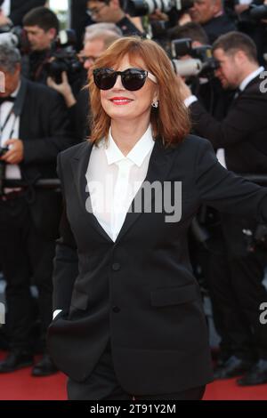 Cannes, Stati Uniti d'America. 12 maggio 2016. CANNES, FRANCIA - 11 MAGGIO: Susan Sarandon partecipa alla premiere della "Cafe Society" e al Gala della serata di apertura durante il 69° Festival annuale di Cannes al Palais des Festivals l'11 maggio 2016 a Cannes, Francia. Persone: Susan Sarandon credito: Storms Media Group/Alamy Live News Foto Stock