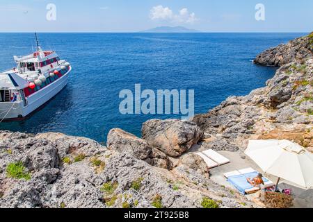 Area balneare privata con vista sull'Isola del Giglio, Cala Maestra, Isola di Giannutri, Toscana Foto Stock