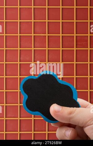 Discorso bolla icona nella mano come concetto di comunicazione Foto Stock