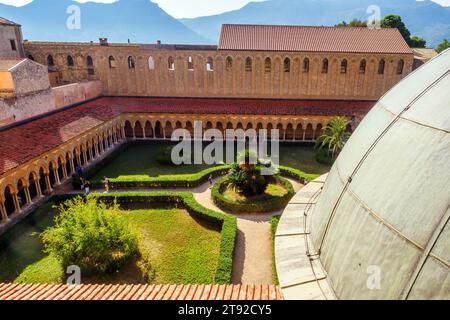 Cattedrale di Monreale Chiostro e giardini a Monreale, Palermo - Sicilia, Italia Foto Stock