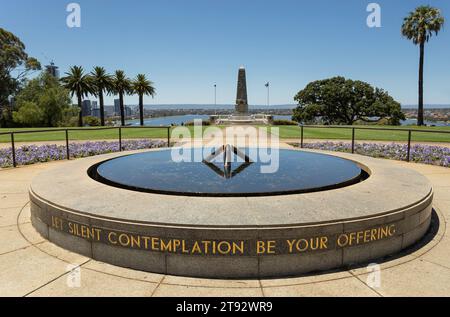 Monumento commemorativo della prima Guerra Mondiale con Kings Park, che mostra una fiamma eterna Foto Stock