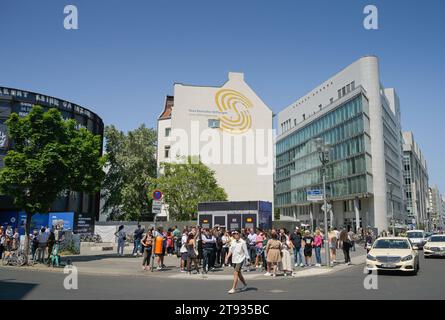 Übersicht Checkpoint Charlie, Yadegar Asisi Panorama, The Berlin Wall, Haus Deutscher Stitungen, Friedrichstraße, Zimmerstraße, Mitte, Berlin, Deutschland *** didascalia locale *** , Berlin, Deutschland *** Panoramica Checkpoint Charlie, Yadegar Asisi Panorama, The Berlin Wall, Haus Deutscher Stitungen, Friedrichstraße, Zimmerstraße, Mitte, Berlino, Germania didascalia locale , Berlino, Germania Foto Stock