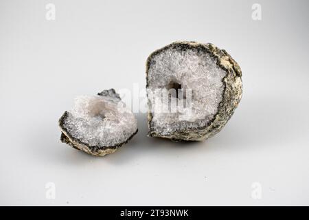 Fotografia di un geode che è stato aperto Foto Stock