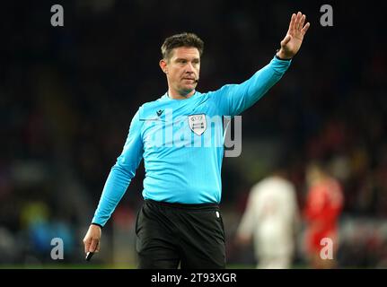 L'arbitro Matej Jug durante la partita del girone D di qualificazione UEFA Euro 2024 al Cardiff City Stadium. Data immagine: Martedì 21 novembre 2023. Foto Stock