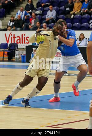 Porto, 19/11/2023 - il Futebol Clube do Porto ha ospitato il Football Club «OS Belenenses» questo pomeriggio, all'Arena Pavilhão Dragão, in una partita che conta per il dodicesimo round del Campionato Nazionale di pallamano - 2023/2024. Pedro Valdes, Sandro Darsania. (José Carmo / immagini globali) Foto Stock
