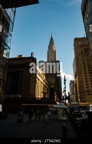 New York City, NY: 11 novembre 2022- Vista dei grattacieli di manhattan e del famoso Empire State Building di New York City. Foto Stock