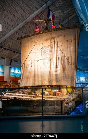 Oslo, Norvegia, 21 giugno 2023: Il Museo Kon-Tiki espone oggetti delle famose spedizioni di Thor Heyerdahl, la zattera originale di Kon-Tiki e la Foto Stock