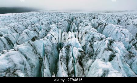 Vista aerea del ghiacciaio bianco. EPIC Drone Shot iceberg Foto Stock