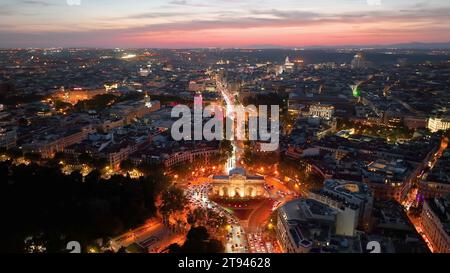 Veduta aerea di Puerta de Alcala, Parque de la independencia, Madrid, Spagna Foto Stock