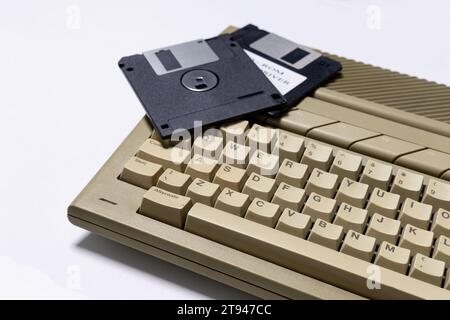 Vecchi PC a 16 bit, computer primitivi degli anni '1980 e '1990 Foto Stock