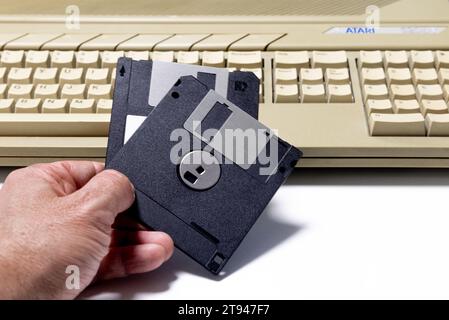 Vecchi PC a 16 bit, computer primitivi degli anni '1980 e '1990 Foto Stock