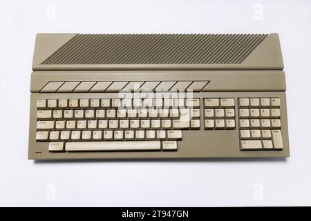 Vecchi PC a 16 bit, computer primitivi degli anni '1980 e '1990 Foto Stock