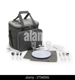 Zaino a spalla per picnic con pranzo in tela ad alta capacità con ruote per zaino set per 4 persone su sfondo bianco con percorso di ritaglio. Foto Stock