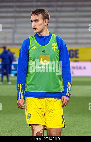 Boraas, Svezia. 20 novembre 2023. Jesper Tolinsson (4), svedese, visto prima dell'incontro di qualificazione ALL'EURO U21 tra Svezia e Paesi Bassi alla Boraas Arena di Boraas. (Foto: Gonzales Photo - Amanda Persson). Foto Stock