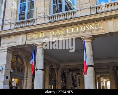 Facciata del Consiglio costituzionale francese, incaricato di verificare la conformità delle leggi alla costituzione francese e la regolarità delle elezioni Foto Stock