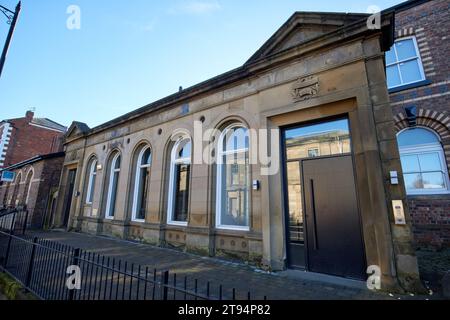 ex sede della rbs manchester e della filiale di salford 24 derby st now student accommodation ormskirk, lancashire, inghilterra, regno unito Foto Stock