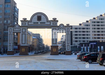 Krasnoyarsk, Russia - 02 dicembre 2017 - Arco di Trionfo in onore del 375° anniversario di Krasnoyarsk Foto Stock