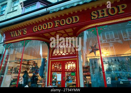 Van's Good Food Shop, Middleton Street, Llandrindod Wells, Galles. Foto Stock