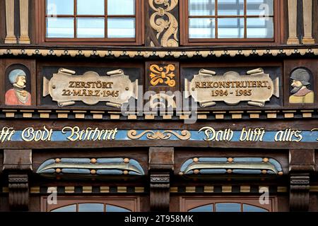 Dettagli della facciata sulla Wedekindhaus, storica casa in legno in stile rinascimentale, Germania, bassa Sassonia, Hildesheim Foto Stock